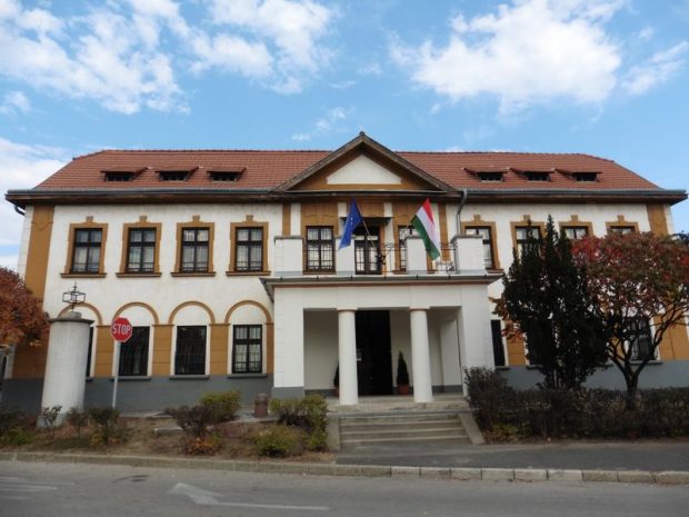 Szeptember 15-e óta a régi zeneiskola épületében működik a Veszprémi Közigazgatási és Munkaügyi Bíróság