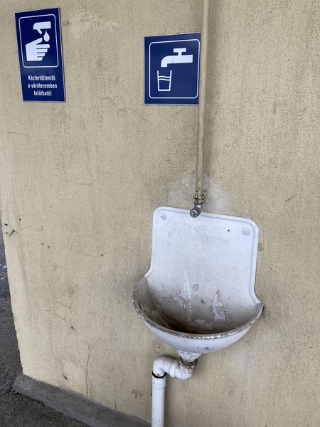 vasútállomás, NO COMMENT – 2022, Veszprém, vasútállomás