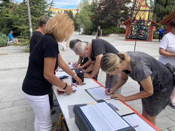 székesegyház, Székesegyház – Jézus hova állna?