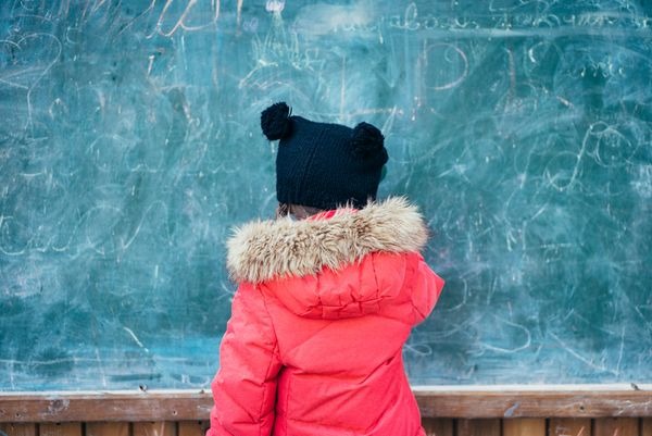 hideg, Trükkök, praktikák az iskolai hideg ellen