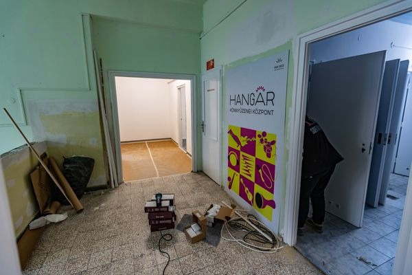 Dimitrov, DIMITROV – Hangár és CODE