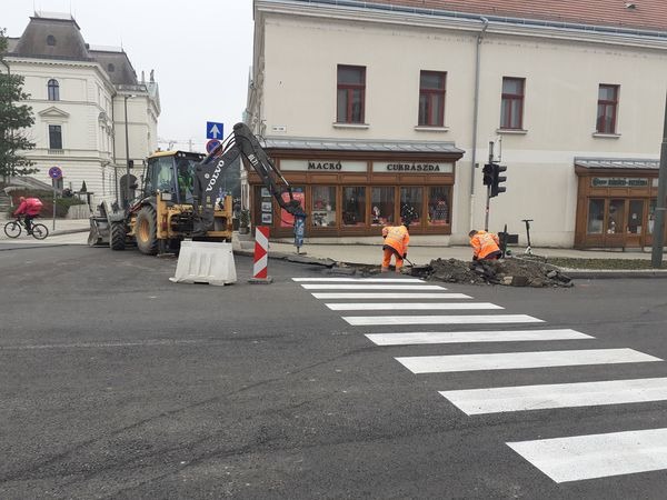 útfelújítások, KÖZGYŰLÉS – Parkolás, útfelújítások, kis posták