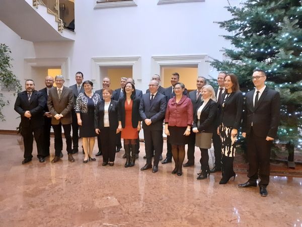 útfelújítások, KÖZGYŰLÉS – Parkolás, útfelújítások, kis posták