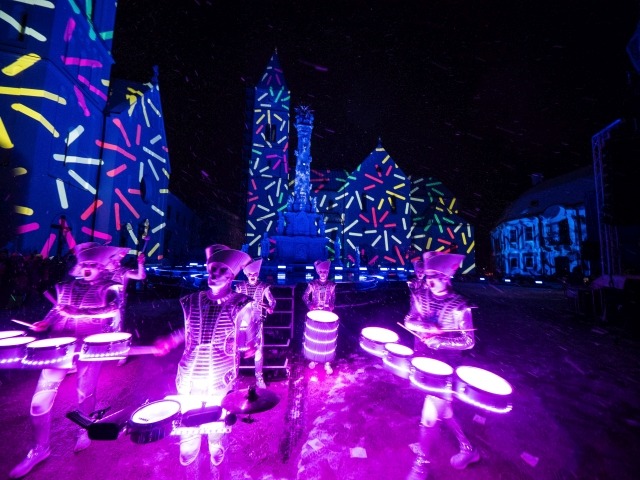 EKF-nyitány Veszprém, EKF-nyitány: Veszprém, a tükrön túl