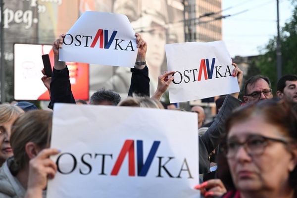 tüntetések Szerbiában, TÜNTETÉSEK SZERBIÁBAN – Az állami média és a populista hatalom ellen