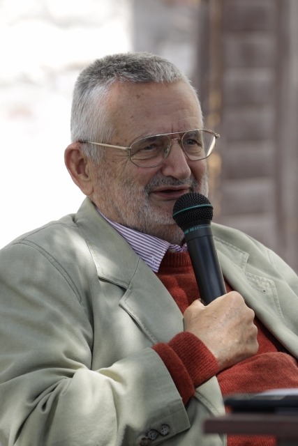 Csányi, MIT HOZ A JÖVŐ? – Kerti beszélgetés Csányi Vilmossal