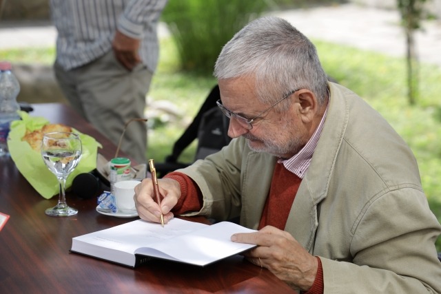 Csányi, MIT HOZ A JÖVŐ? – Kerti beszélgetés Csányi Vilmossal