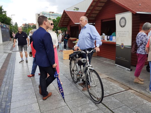 könyvhét, KÖNYVHÉT – Nagy az írástudók felelőssége