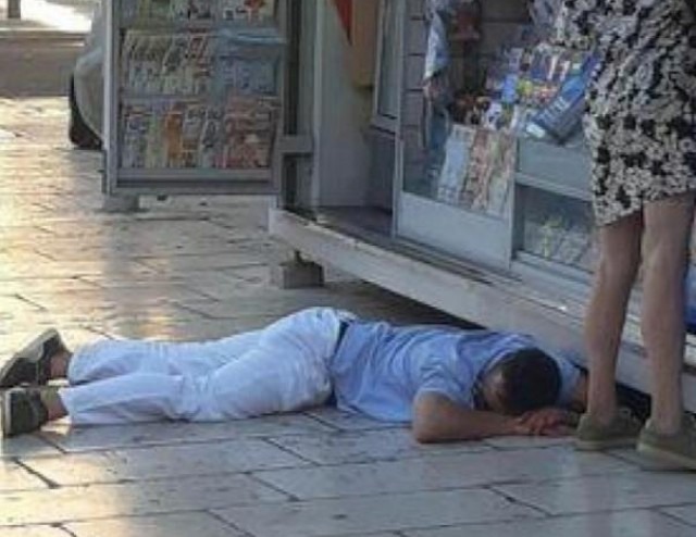 turistakódex, TURISTAKÓDEX – Tilos az utcán hányni, vizelni, ordítozni