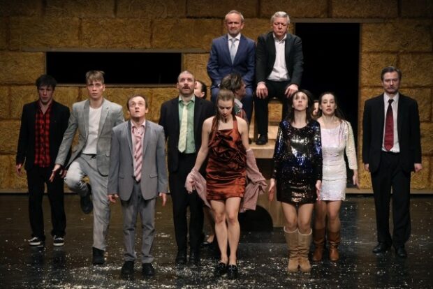 Kivilágos kivirradtig, KIVILÁGOS KIVIRRADTIG – Ahol a bolhák táncolnak