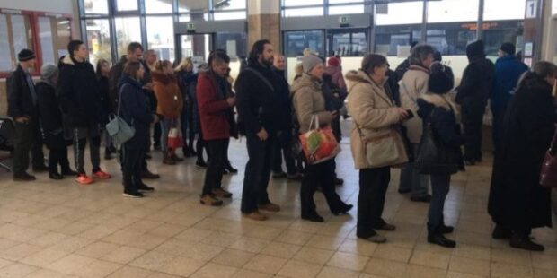 V-Busz, V-BUSZ – A lila ködtől a szakadékig és vissza