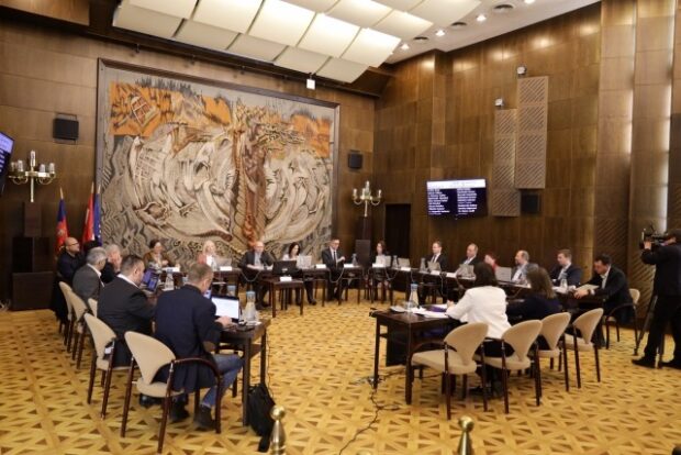nyilvánosság, NYILVÁNOSSÁG – Veszprém, a fideszes város