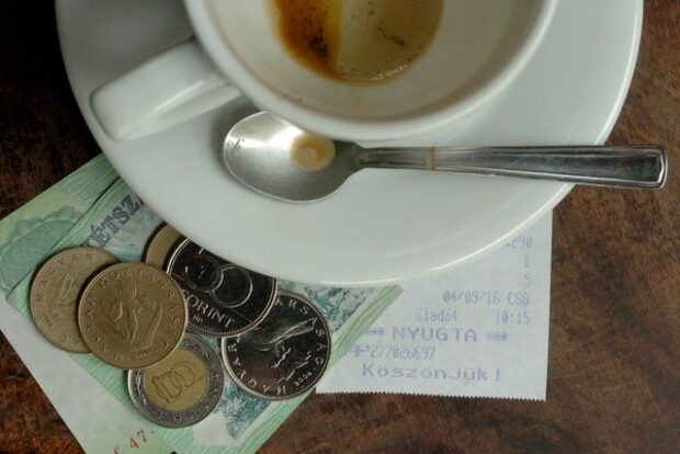 borravaló, Vendéglátás: Eltűnik a borravaló?